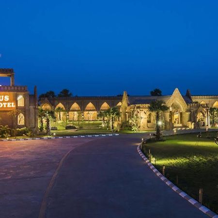 Famous Hotel Bagan Nyaung-U Exterior photo