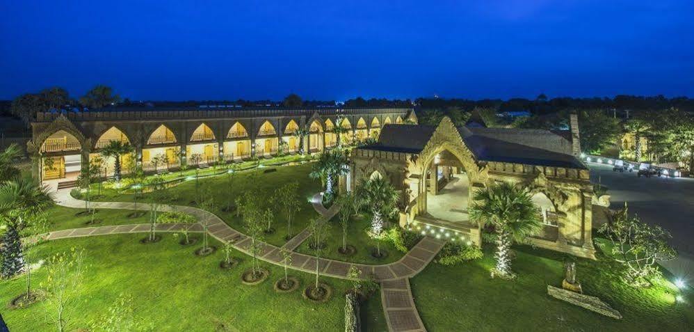 Famous Hotel Bagan Nyaung-U Exterior photo